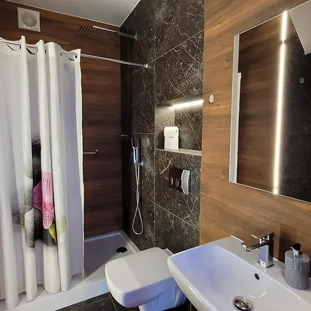 Pokoje & Apartamenty Asenata Ustron Centrum منزل للإقامة أوسترون