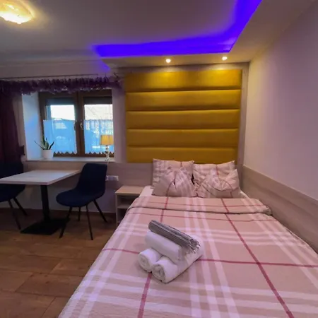 Pokoje & Apartamenty Asenata Ustron Centrum منزل للإقامة *