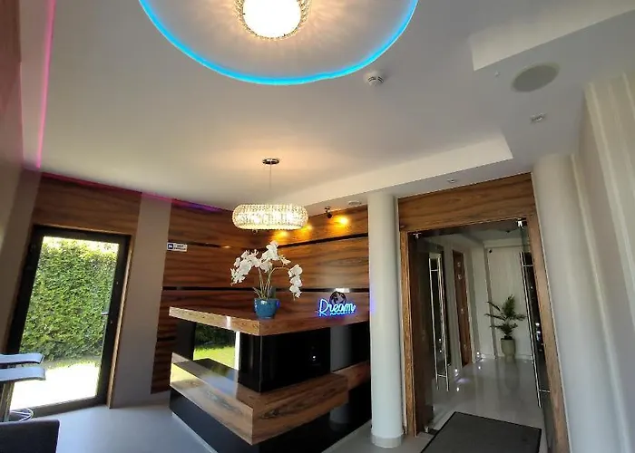 Asenata Ustron Centrum אוסטראון